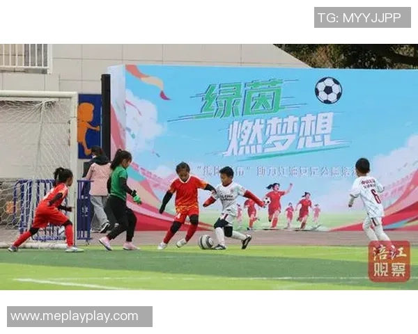 足球施风引领潮流激情绽放在绿茵场上的梦想与坚持