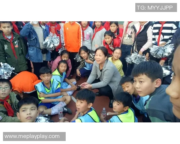 靳浩然足球之路：从青涩少年到赛场明星的成长故事